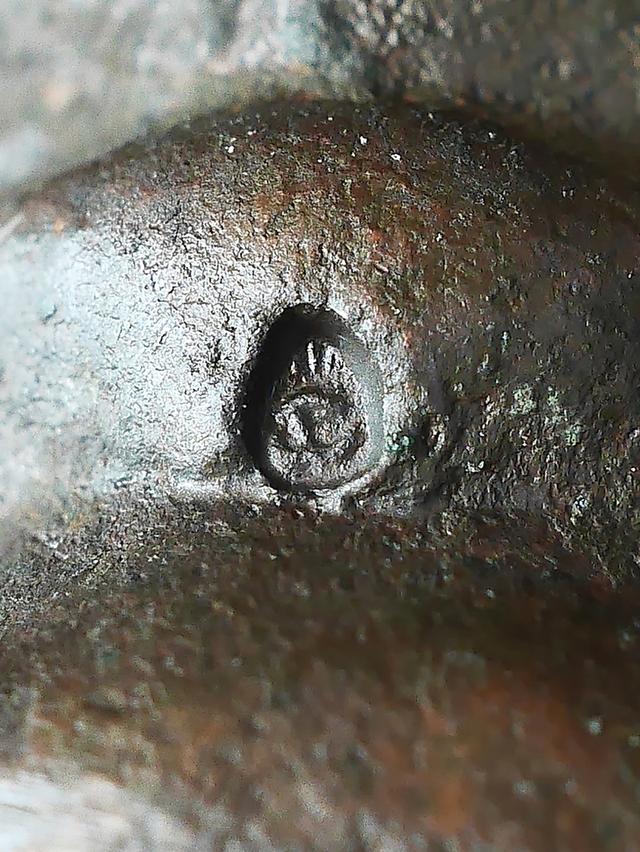 พระกริ่งชินบัญชร หลวงปู่ทิม วัดละหารไร่ ตอกโค๊ต นะ และหมายเลข ๘๓๖...เก่า เดิมๆ 8