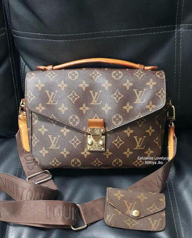 กระเป๋าสะพายข้าง lv