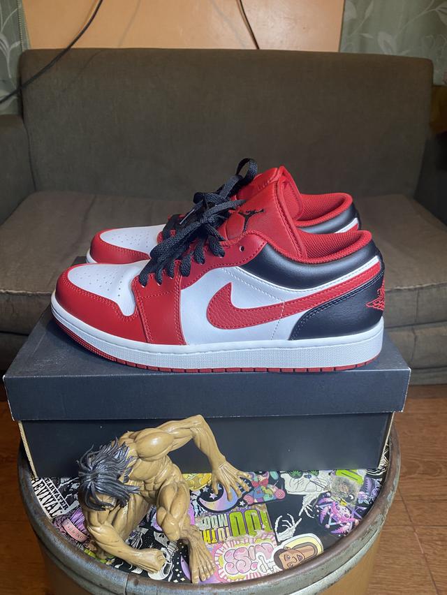 AIR JORDAN1 LOW BULLS
