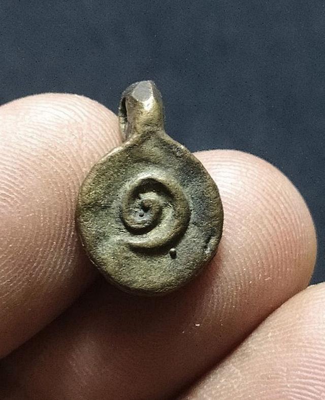 เครื่องรางเก่าเนื้อโลหะ 2