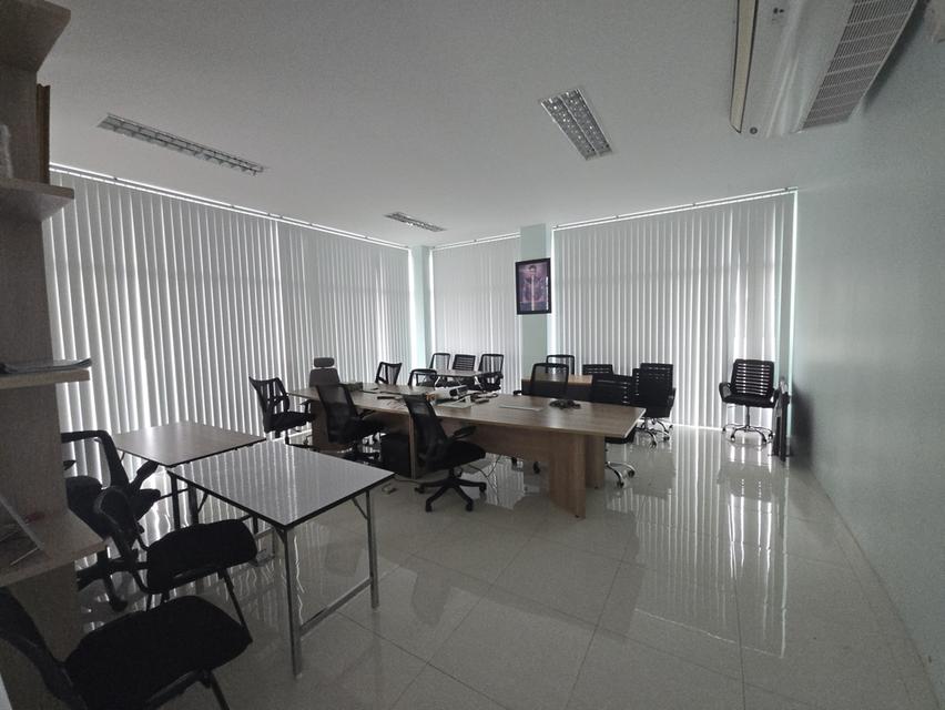 ที่ดินพร้อมอาคารและโกดัง 7