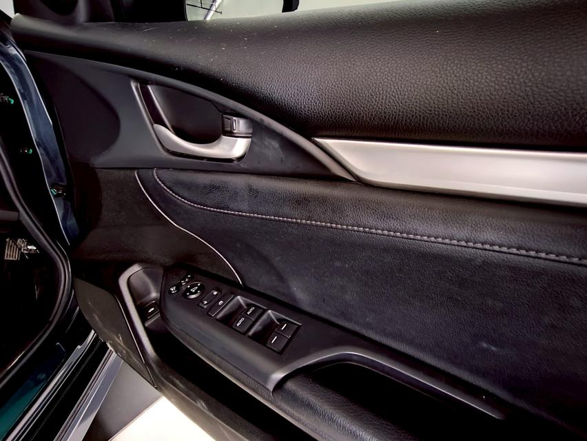 🚗HONDA CIVIC FC 1.8 EL ปี 2016🚗 เคดิตดีฟรีดาวน์ 18