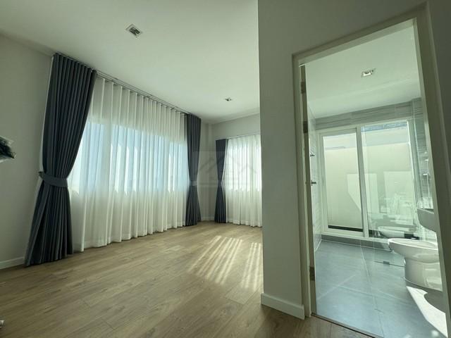 ขายบ้านเดียว 2 ชั้น 68 ตร.ว. 4 ห้องนอน ลัดดารมย์ - จตุโชติ 15 แปลงหน้าคลับเฮ้าส์ บ้านใหม่ ใกล้ทางด่วน ด่านจตุโชติ และด่า 2