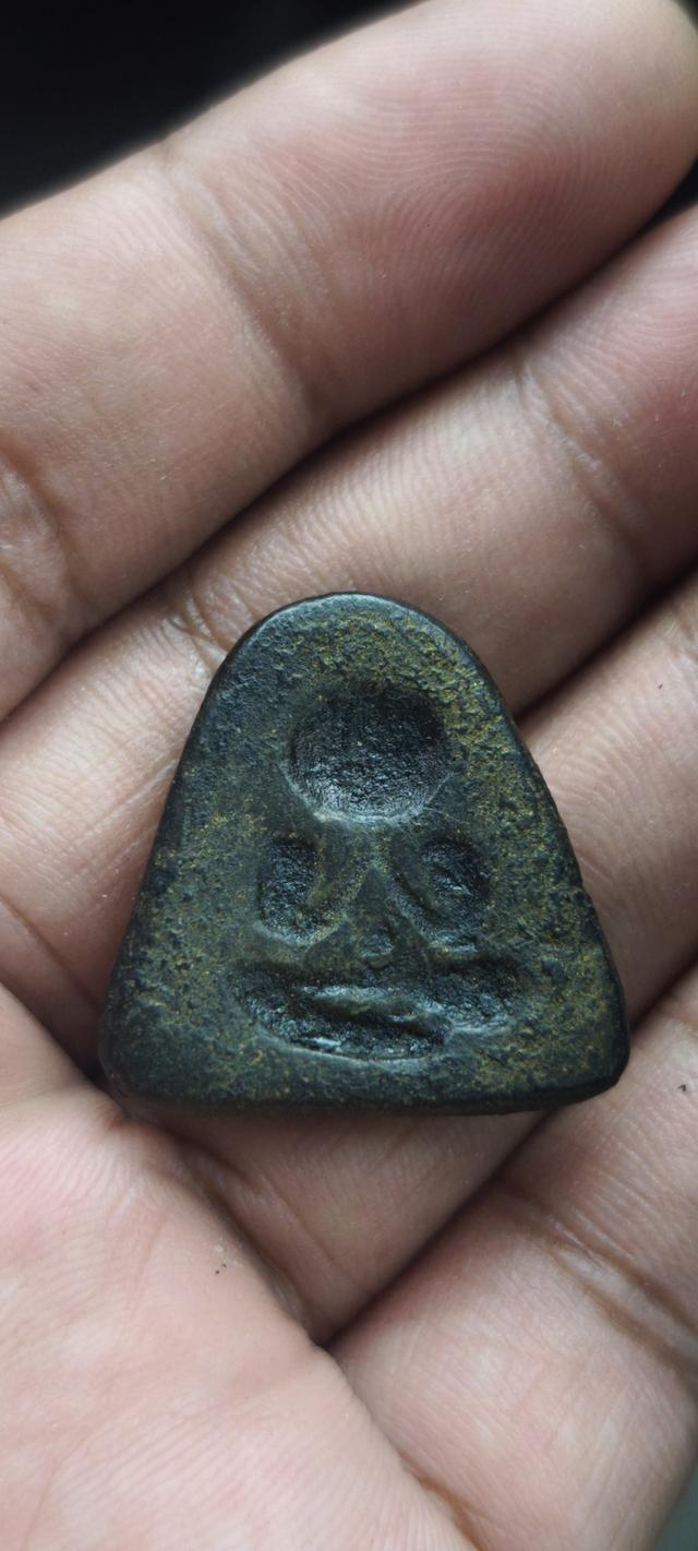 พระปิดตาเนื้อผงคลุกรัก หลวงพ่อแก้ว วัดเครือวัลย์ 2