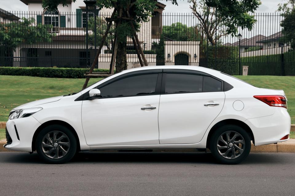 TOYOTA VIOS 1.5 E  A/T สี  ขาว ปี 2016  4