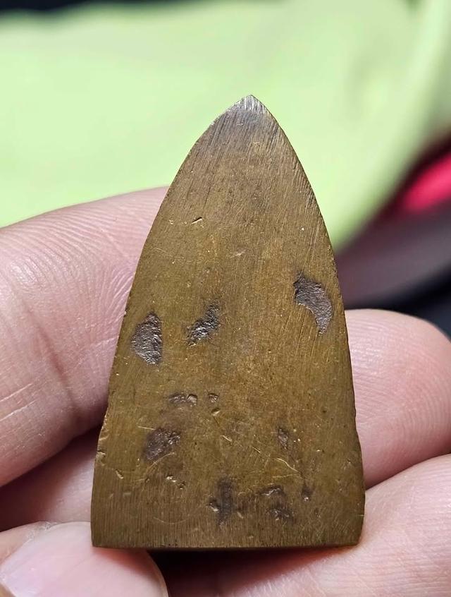 หลวงปู่ทวดพิมพ์เตารีดแบบราคาแบ่งปันครับ