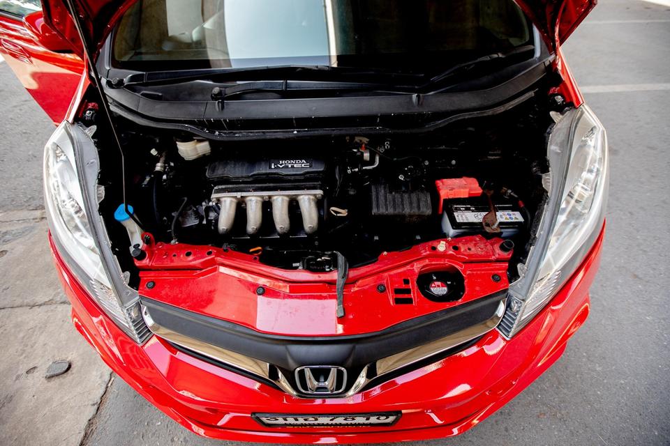 Honda Jazz 1.5 V ปี 2014 Auto สีแดง สวยสภาพดี 10