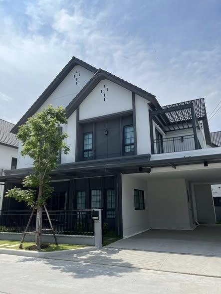 U1432 ให้เช่าบ้านเดี่ยว 2 ชั้น โครงการ เซนโทร บางนา  Centro Bangna บ้านพร้อมเฟอร์ครบ ทำเลดีเดินทางสะดวกเข้าออกได้หลายทาง 1