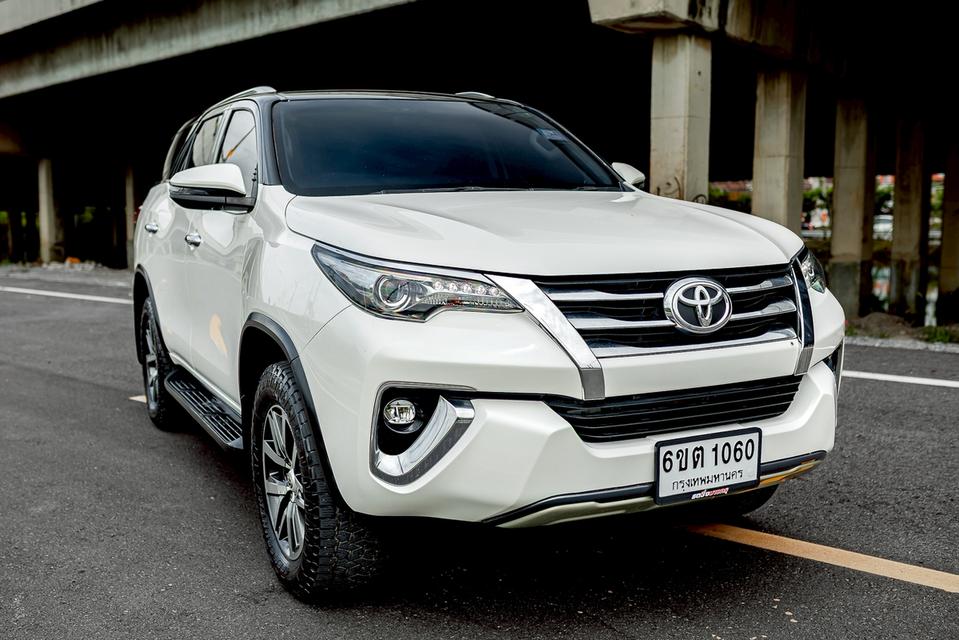 Toyota Fortuner 2.4V ปี18 3