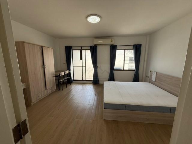 ให้เช่าทาวน์โฮม 3.5 ชั้น 300 ตรม. 3 ห้องนอน หมู่บ้านบ้านกลางเมือง1 รัชดา เหม่งจ๋าย ใกล้เลียบด่วน **จอดรถ 5 คัน 4