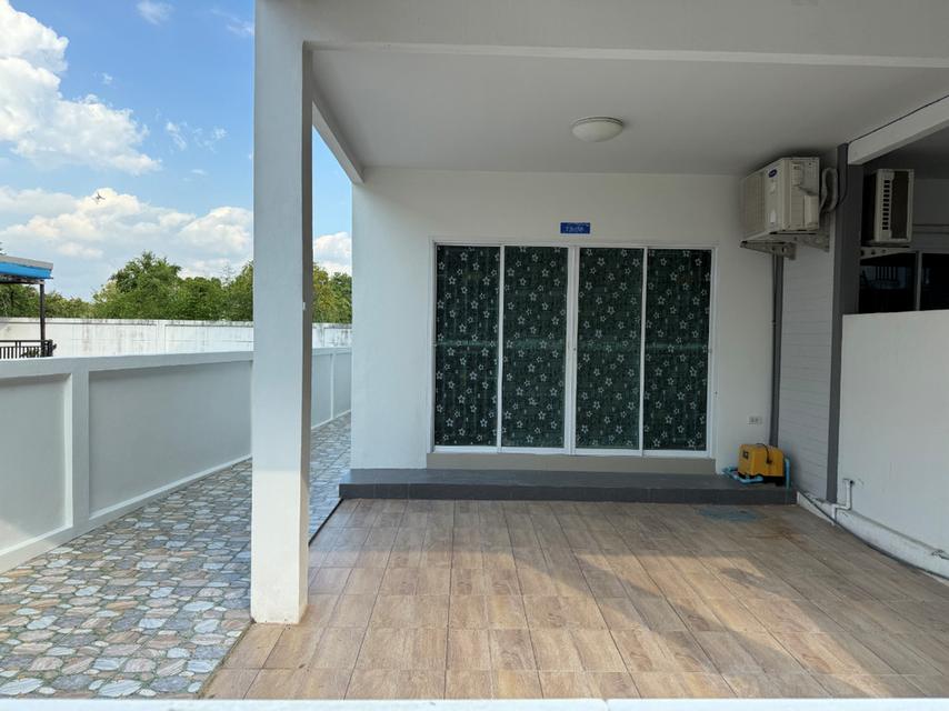 ทาวน์โฮม 22.8 ตารางวา หลังมุม 2 นอน 2 น้ำ หมู่บ้านบางแสนฮิลล์ ถนนข้าวหลามตัดใหม่ ใกล้มอเตอร์เวย์ 2