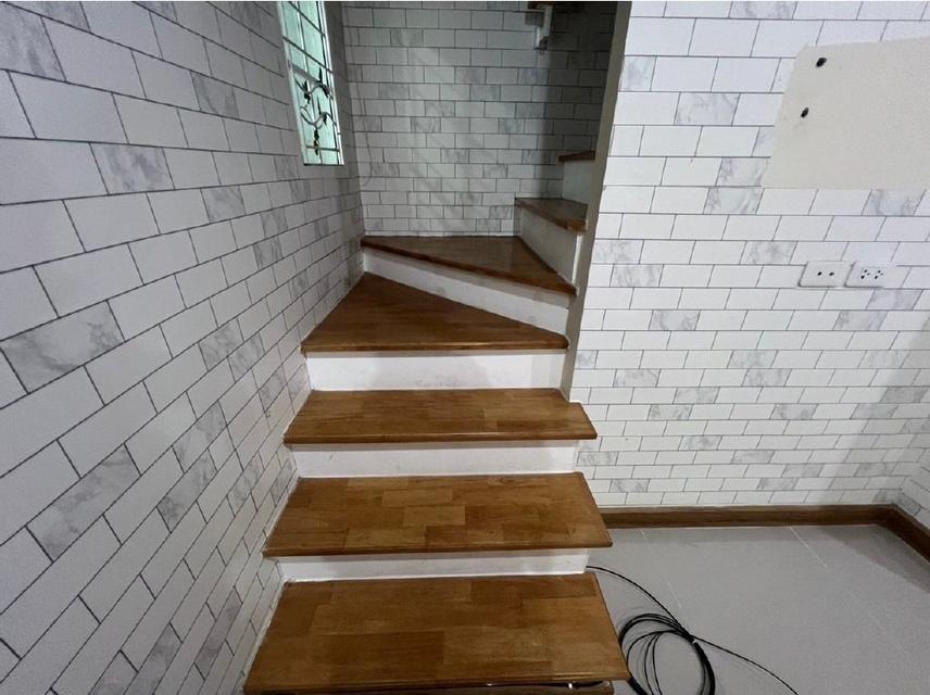 ขายทาวน์เฮ้าส์สวย พร้อมอยู่ ทำเลดี “โกลเด้นทาวน์ รามอินทรา-วงแหวน' 5