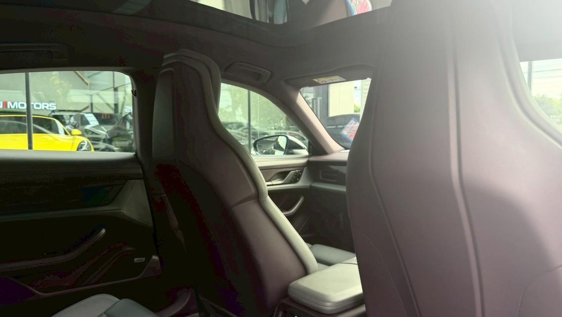 2021 PORSCHE TAYCAN สีดำ Milage 26,XXX KM ออฟชั่นล้นๆ รถศูนย์ AAS วารันตีแบต ถึง ปี29 ใช้ต่อสบายใจสุด HOTPRICE 3.29 MBCall 📞 092-666-2162 Tony รูปที่ 17
