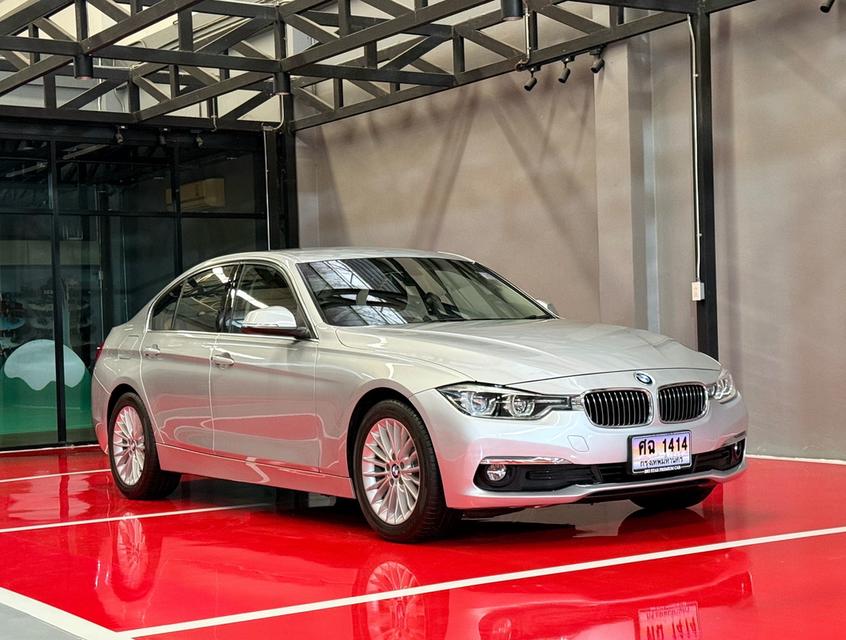 2017 BMW 320D F30 LCI รถมือเดียวป้ายแดง รถออกศูนย์ BMW THAILAND รถวิ่งน้อย เข้าศูนย์ทุกระยะ รถไม่เคยมีอุบัติเหตุครับ