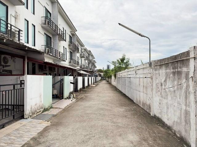 ขายอาคารพาณิชย์ (พร้อมผู้เช่า) ในโครงการดีคอมเพล็กซ์ ศรีราชา-นิคมปิ่นทอง1 ต.หนองขาม อ.ศรีราชา จ.ชลบุรี 3