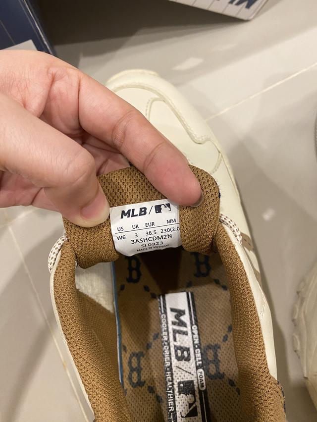 ขายรองเท้ามือสองสวยๆ 3