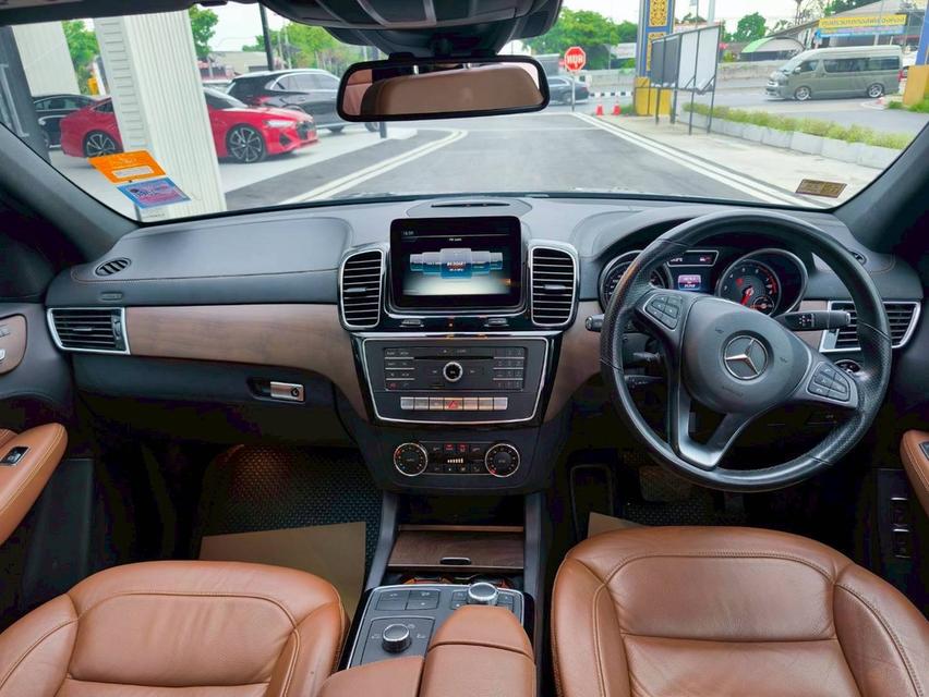 รหัสรถ KPV3833 2018 BENZ GLE-500e สีดำ