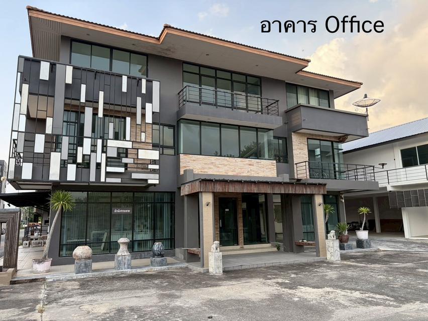 สำนักงาน สระว่ายน้ำ บ้าน 9