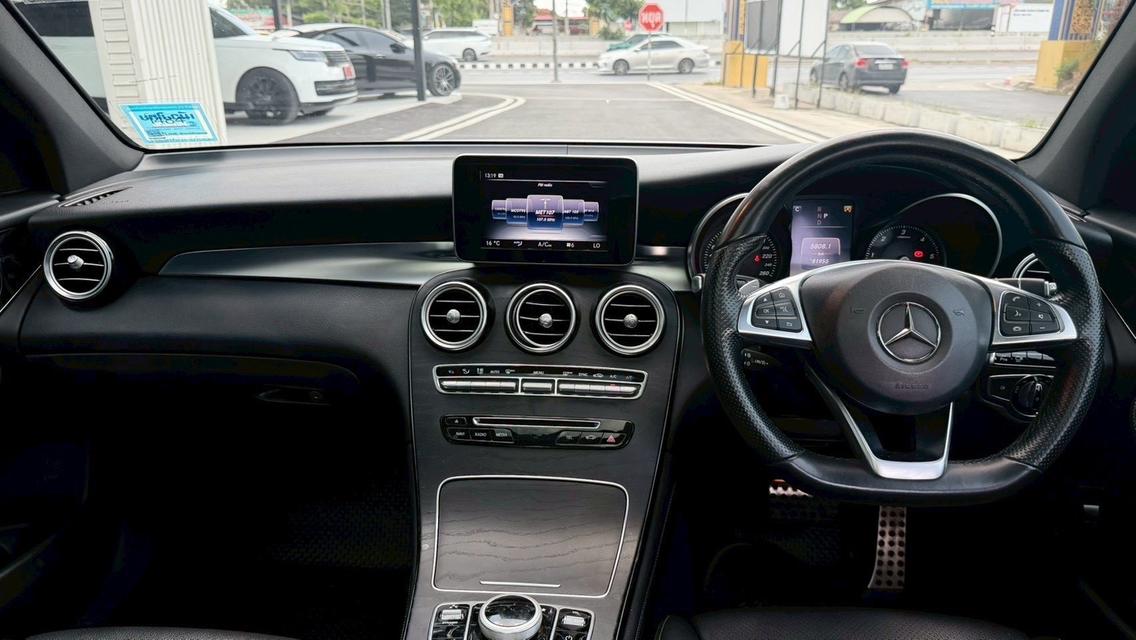 2016 BENZ GLC 250d 4 MATIC AMG DYNAMIC สีขาว เลขไมล์ 93,XXX KM รถสวย เซอร์วิสตามระยะ เปลี่ยนสันยาได้เยอะ รูปที่ 13