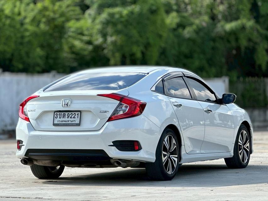 รหัสรถ PAT9221 Honda Civic FC 1.5Turbo สีขาว ปี2019