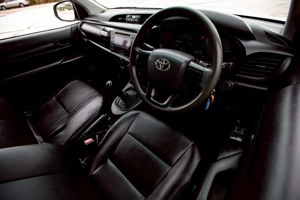 Toyota Revo 2.4J Plus Standard Cab สีขาว เกียร์ธรรมดา กระจกไฟฟ้า ปี 2018 13