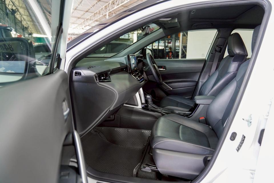 TOYOTA COROLLA CROSS 1.8 HEV GR SPORT AT  (ปี 2023)ทะเบียน: 3ขษ 6532 (กรุงเทพมหานคร)สี: ขาว ดำเครื่องยนต์: เบนซิน + ไฟฟ้า 1800cc รูปที่ 15