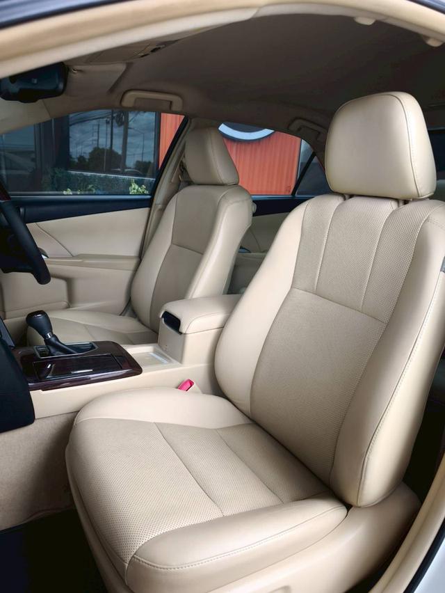 Toyota Camry 2.5 Hybrid Premium 7