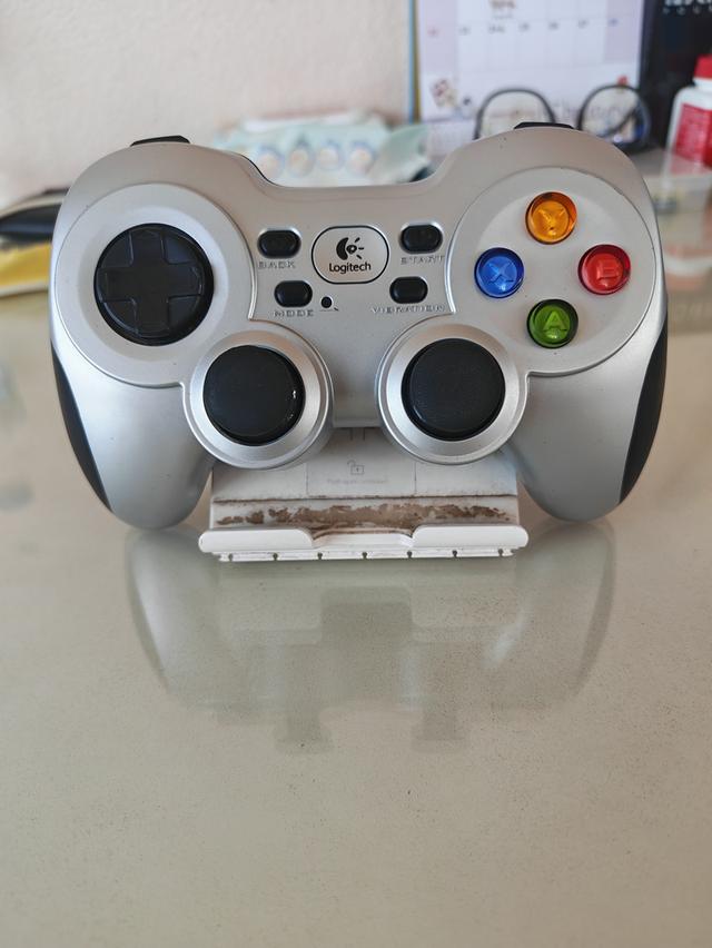 จอย Logitech Gamepad F710