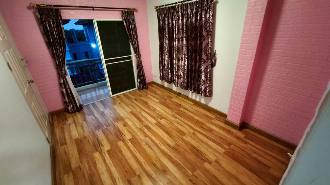 ขายทาวน์โฮม 3 ชั้น สไตล์บ้านเดี่ยว หลังมุม ทำเลศักยภาพ 16
