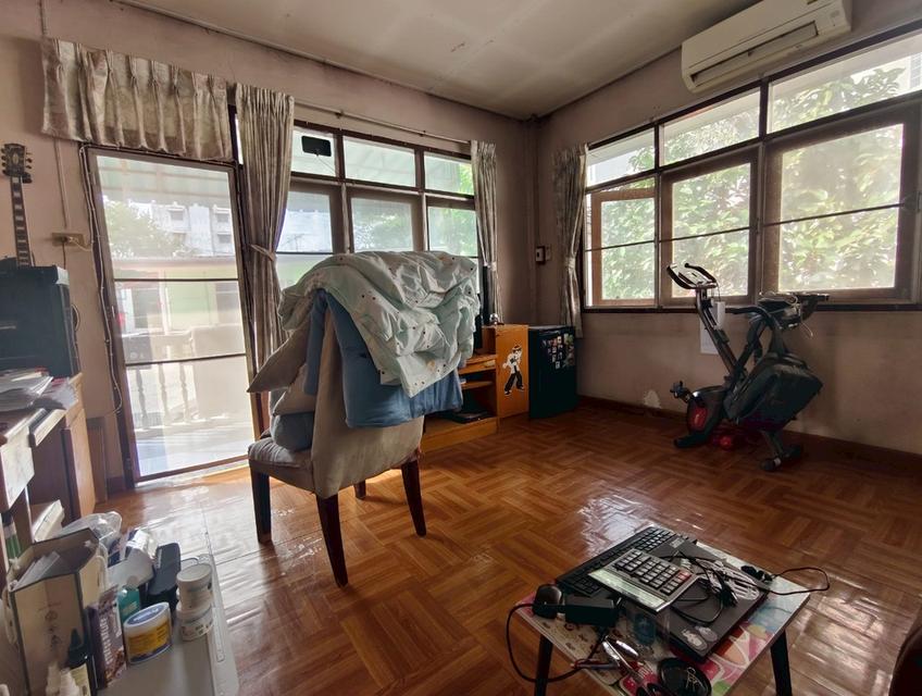 ที่ดินพร้อมบ้าน ซอยเสรีไทย 17 ใกล้สถานีตำรวจนครบาลบึงกุ่ม ถนนเสรีไทย แขวงคลองกุ่ม เขตบางกะปิ กรุงเทพมหานคร 17