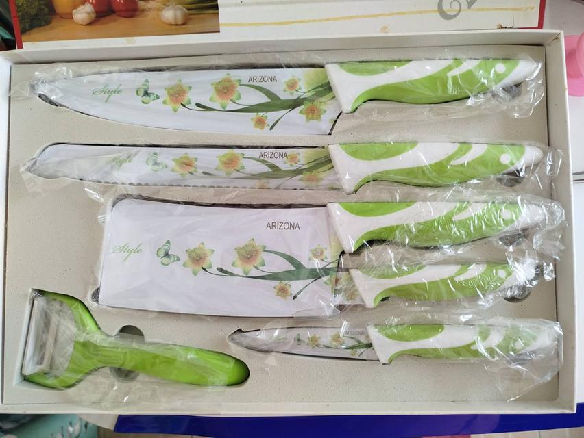 เซ็ตมีดเซรามิคใช้ในครัวลายดอกไม้ สวยๆ มี2เซ็ต เท่านั้น