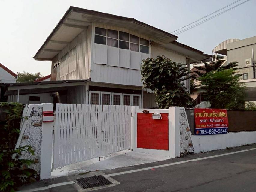 ขายบ้านไม้มะค่าพร้อมที่ดินฝั่งทะเล 100 ตร.วา 3 ห้องนอน 2 ห้องน้ำ 1 ห้องครัว 1 ห้องโถง ใจกลางตัวเมืองหัวหิน จ.ประจวบคีรีขันธ์ สนใจติดต่อ 095-8323344 1