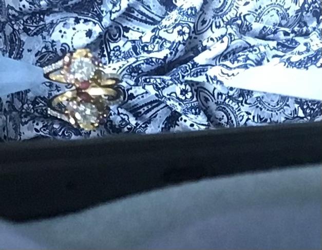 แหวนหมั้นประดับด้วยพลอยหลายสี 7