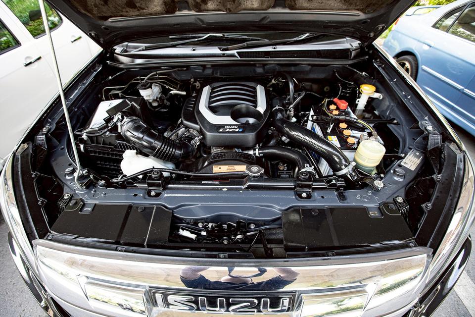 ISUZU D-MAX Hi-lander Cab 1.9 Ddi L ปี 2018 สีดำ มือเดียวป้ายแดง 10
