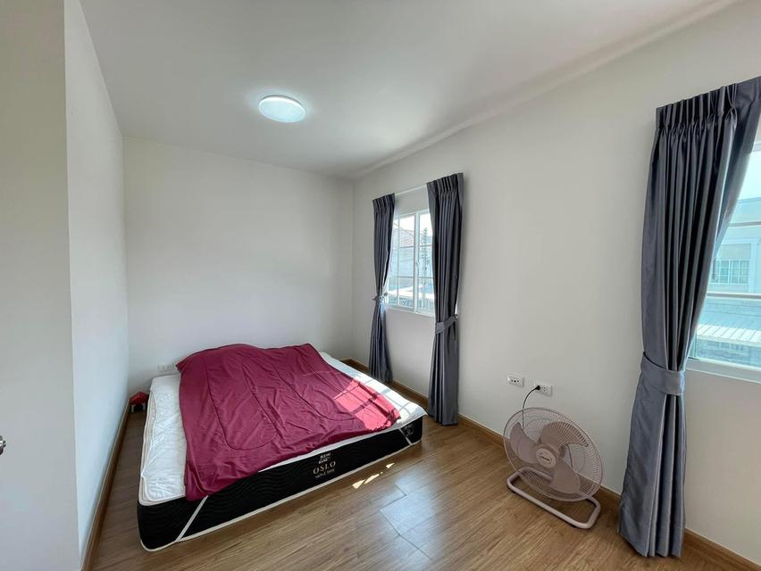 ทาวน์เฮ้าท 2 ชั้น ใกล้รถไฟฟ้าสายสีเขียว 8