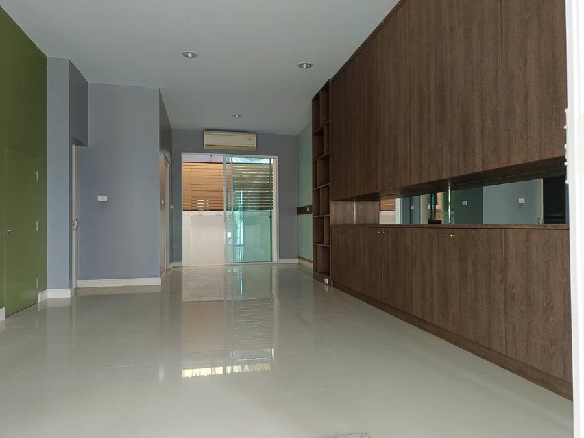 !! ขาย ทาวน์โฮมออฟฟิศ สวยสภาพดี บ้านกลางเมือง เอสเซ็นส์ศรีนครินทร์ 12