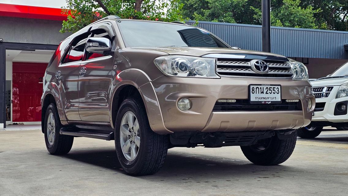 🚗 2008 TOYOTA Fortuner 2.7 V SUV ✨ รถ PPV ยอดฮิต สีน้ำตาลหล่อเข้ม สมรรถนะแกร่ง แต่งมาให้ครบๆ พร้อมใช้งานกว้างขวาง นั่งสบาย ลุยได้ทุกเส้นทา รูปที่ 3
