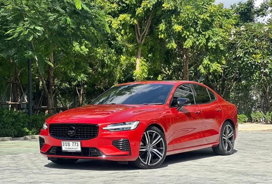 Volvo S60 T8 สีแดง 3