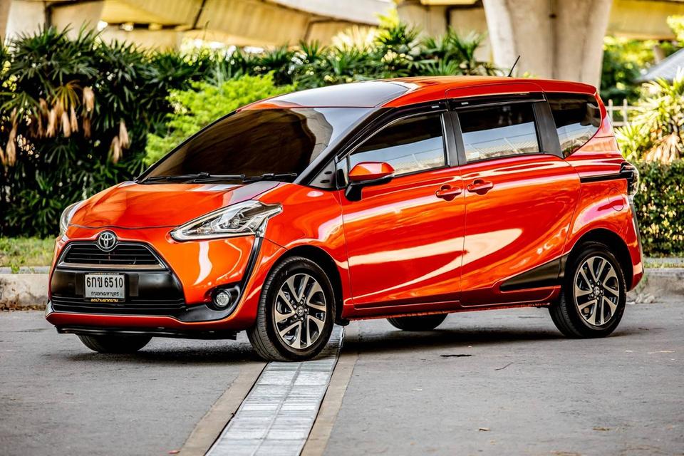 TOYOTA SIENTA 1.5V ปี 2017 สีส้ม มือเดียวป้ายแดง  4