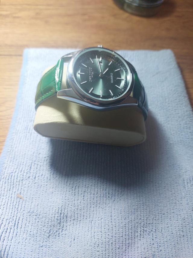 นาฬิกา crono แบบควอตซ์ สายสีเขียว ใหม่มาก