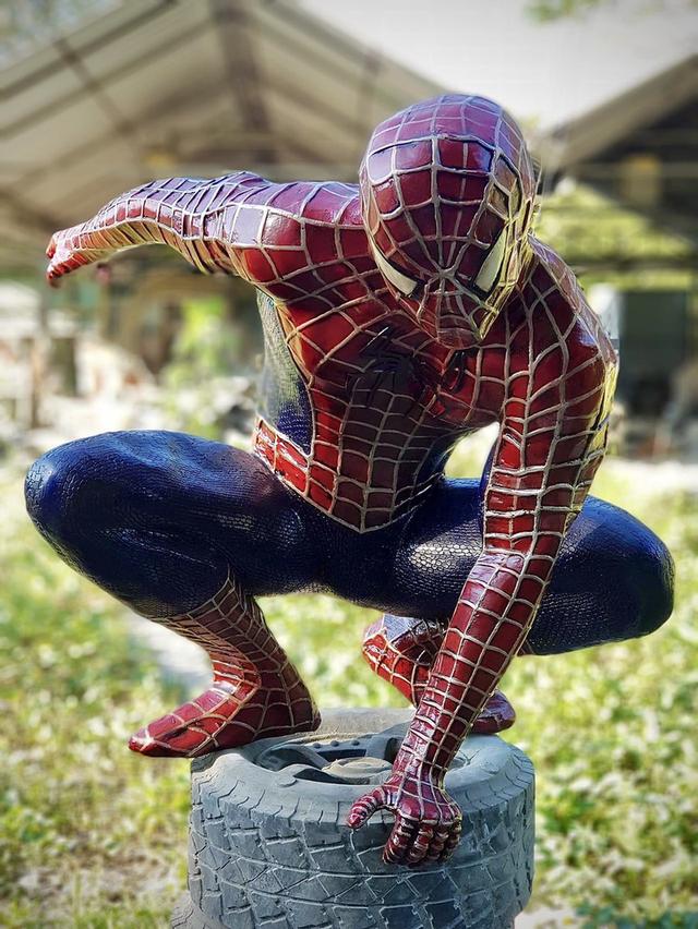 หุ่นฮีโร่สไปเดอร์แมน หุ่นสไปเดอร์แมนไฟเบอร์กลาส ท่านั่ง มือหนึ่ง ขนาดใหญ่ 4