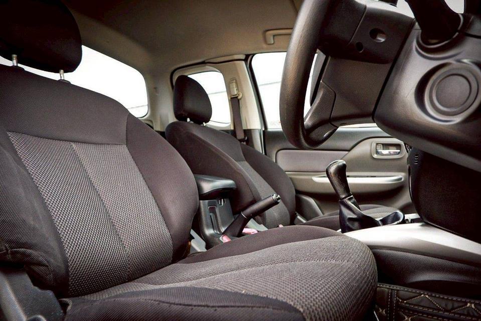 Mitsubishi Triton Megacab 2.4 GLS Limited Plus เกียร์ M/T สีบรอนซ์เทา ปี 2015 12