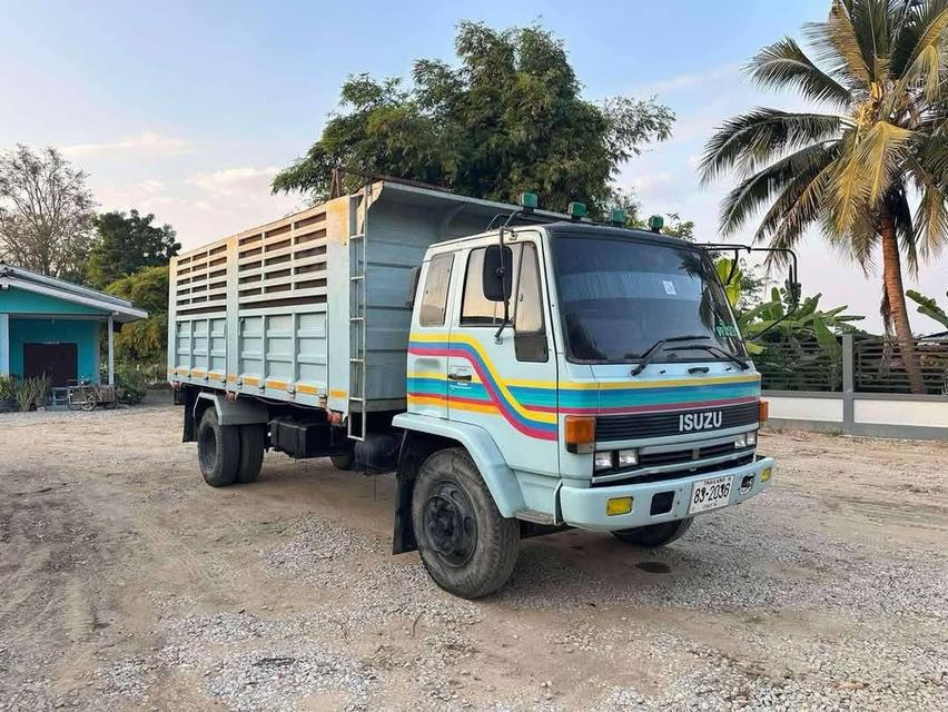 Isuzu รุ่น FTR11LY 6 ล้อดั้มพ์เกษตร