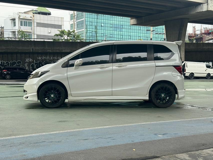 ขายรถ Honda Freed 1.5E ปี 2013 สีขาว เกียร์ออโต้ 7