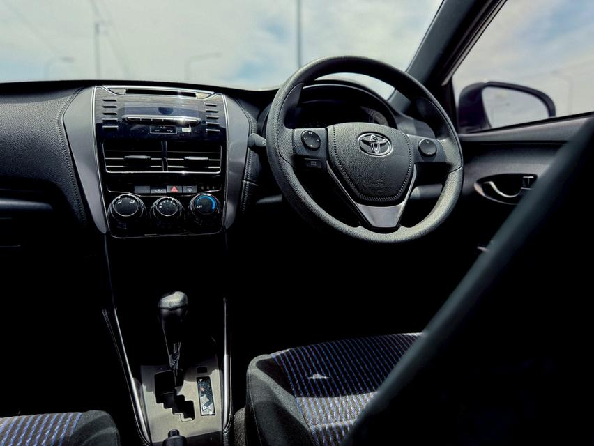 Toyota Yaris 1.2 Entry เกียร์ออโต้ สีขาว ปี 2021 19