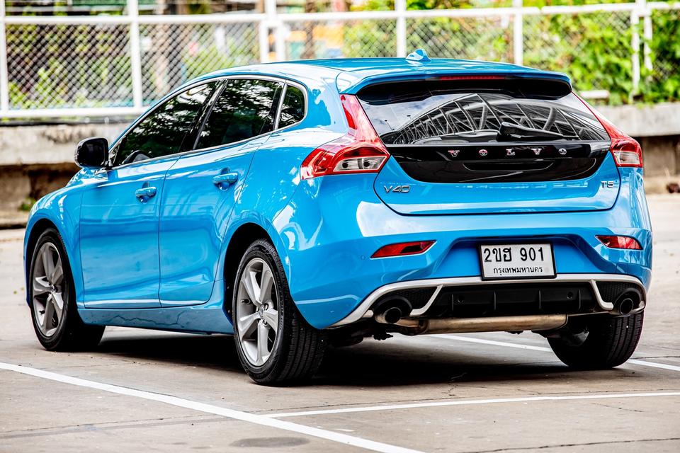 Volvo V40 T5 S 2.0 AT ปี 2015 สีฟ้า สภาพดีมากๆ  6