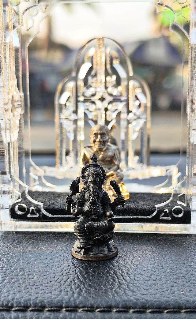 พระพิฆเนศวัดแขกสีลมขนาดห้อยคอ ปีลึกยุคเก่าปี 2500 ขนาด 3 cm ขนาดสามารถห้อยคอหรือบูชาหน้ารถคุ้มภัยให้พรสวยคมๆ ของเก่าแท้ๆ รูปที่ 9