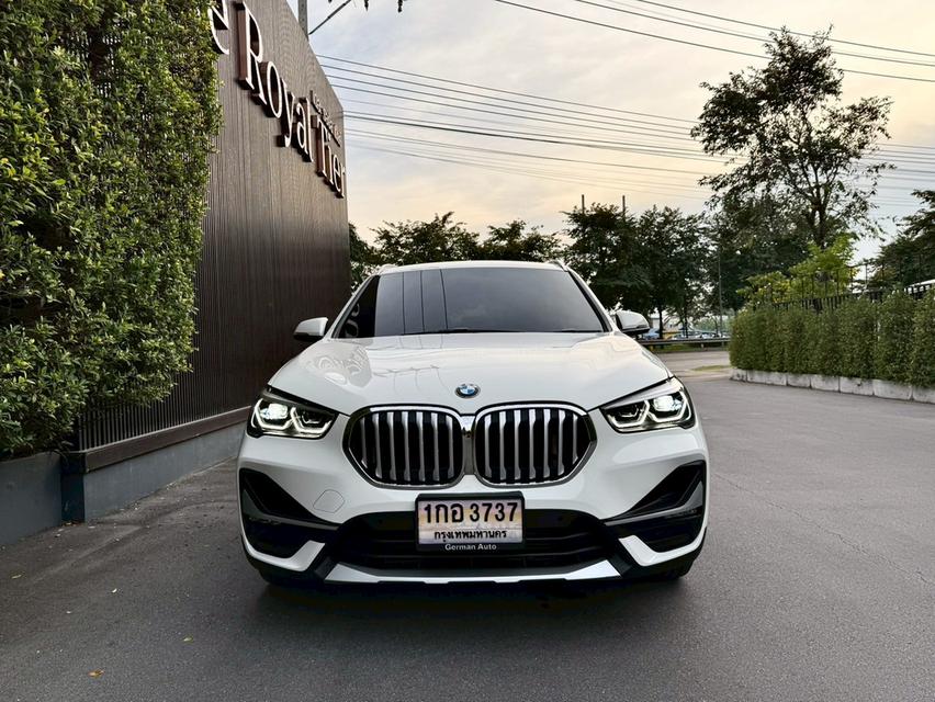 BMW X1 LCI sDrive20d X-Drive  โฉม F48 ปี 2021 รถสีเดิมทั้งคันไม่เคยมีอุบัติเหตุใดๆ ประกันชั้น1เหลือ ยางใหม่ 4 เส้น  2