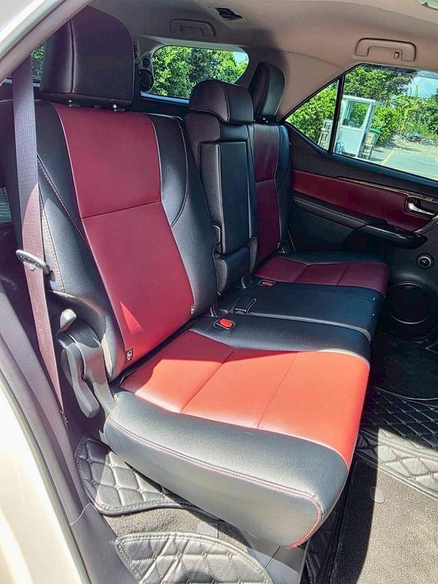 Toyota Fortuner 2.8TRD ปี18 8
