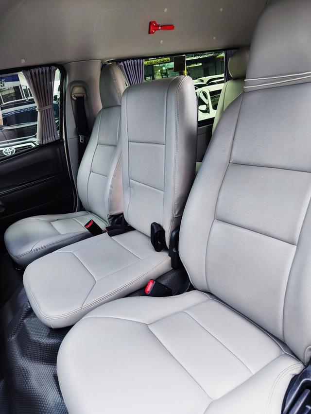 TOYOTA COMMUTER 3.0 AT DIESEL 2019 17